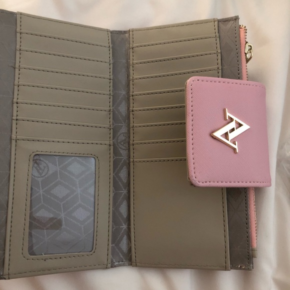 NWOT - Floral Wallet - Picture 2 of 5